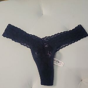 **NWT** VS Lace Thong